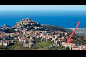 Casa indipendente con doppio garage e giardino