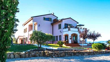 STUPENDO CASALE ABITATIVO CON B&B CON MERAVIGLIOSA