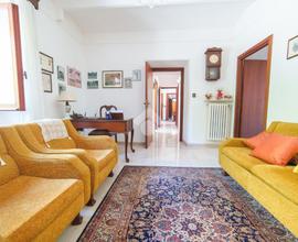 3 LOCALI A TARQUINIA