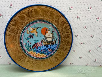 Piatto decorativo in fine porcellana