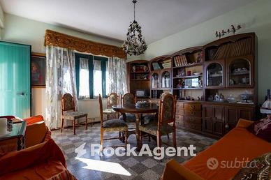 AMPIO APPARTAMENTO PANORAMICO A DUE PASSI DA CORSO