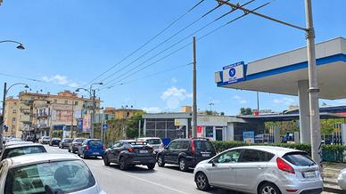 NEGOZIO A NAPOLI