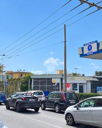 NEGOZIO A NAPOLI