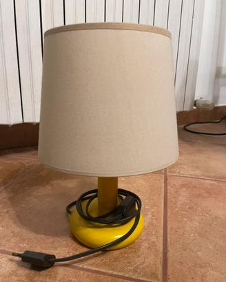Lampada da tavolo gialla