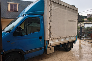 Renault Master con la sponda idraulica