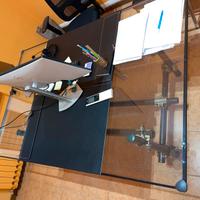 Tavolo in tubi innocenti – piano in vetro