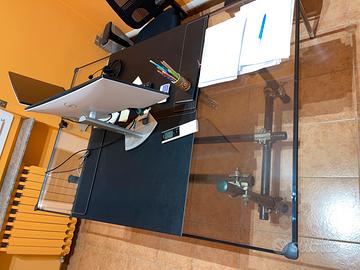 Tavolo in tubi innocenti – piano in vetro