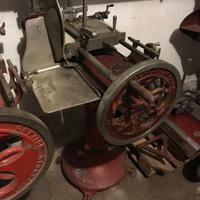 Vecchia affettatrice Berkel a volano