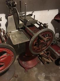 Vecchia affettatrice Berkel a volano