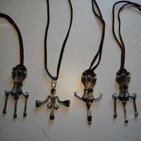 Collane degli anni '60 realizzate con chiodi