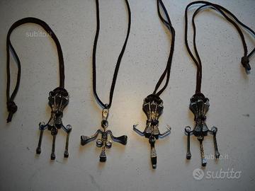 Collane degli anni '60 realizzate con chiodi