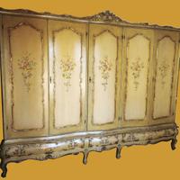 Armadio antico laccato e dipinto a mano Veneziano