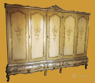 Armadio antico laccato e dipinto a mano Veneziano