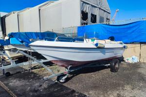 Barca a motore fuoribordo 40/60