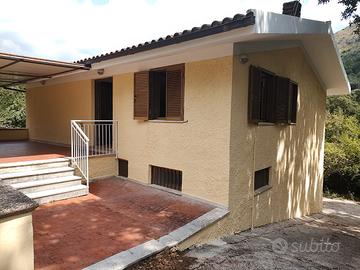 Villetta unifamiliare semi ristrutturata a Maenza