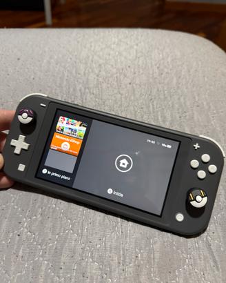 Nintendo Switch Lite + custodia Pokémon + scatola