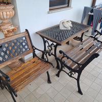 tavolo con sue panchine ferro e legno