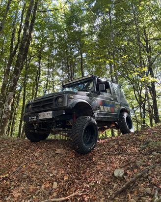 Suzuki samurai sj413