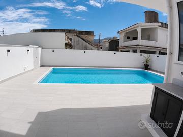 Con piscina a CARINI