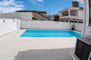 Con piscina a CARINI