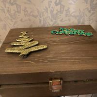 Scatola con presepe e luci