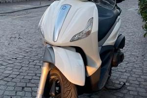 Piaggio Beverly 350 Sport Touring (ABS/ASR)