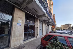 AUTORIMESSA A NAPOLI