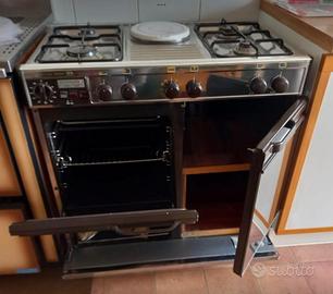 Forno con 4 fuochi e piastra elettrica