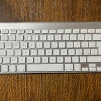 3 TASTIERE WIRELESS APPLE,LOGITECH E TARGUS 