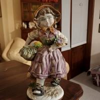 Porcellana di Capodimonte  di giovane fanciulla 