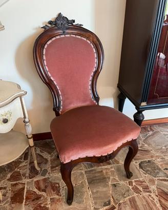 Due poltrone in velluto bordeaux