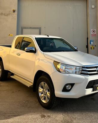 Toyota Hilux 2.4 Extra Cab