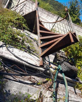 scala a chiocciola in ferro, da verniciare