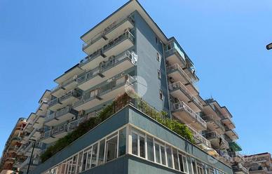 MULTILOCALE A NAPOLI