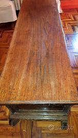 Cassapanca epoca 700 scolpita in noce