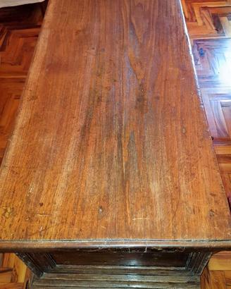 Cassapanca epoca 700 scolpita in noce