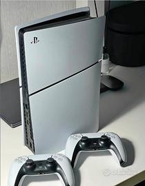 Ps5 slim disk 1tb con 2 joestick e 4 giochi
