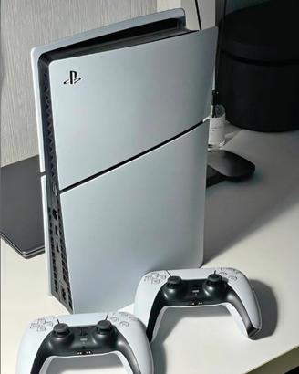 Ps5 slim disk 1tb con 2 joestick e 4 giochi