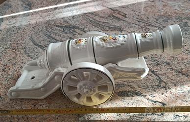 Splendido cannone di ceramica decorata a mano