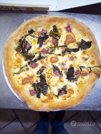 Pizzeria d'asporto con posti a sedere
