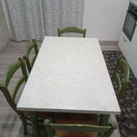 Tavolo con sedie, cucina