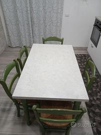 Tavolo con sedie, cucina