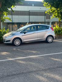 Auto Ford fiesta 2013