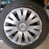 4 gomme invernali con cerchi e copricerchi 