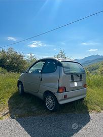 Vendisi microcar in discrete condizioni