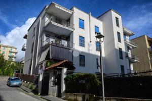 3 LOCALI A TORRE DEL GRECO