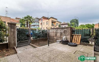 TRILOCALE IN CENTRO CON TAVERNA E GIARDINO