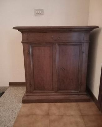 mobile in legno massiccio