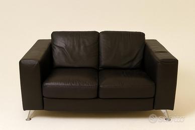 Divano 2 posti in pelle nera – moderno leggi