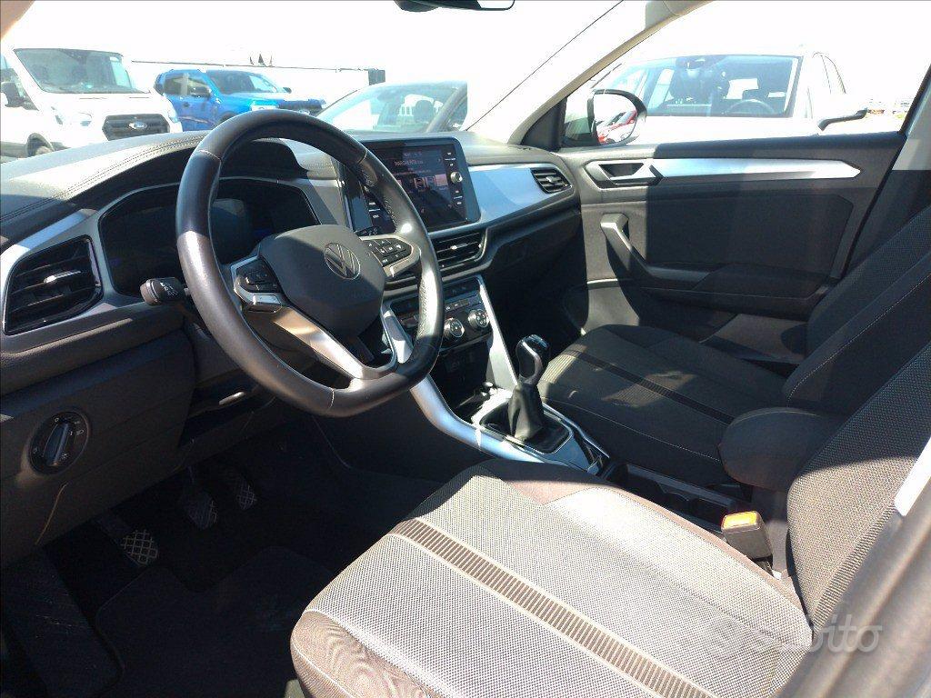 Volkswagen T-Roc 2023 photo 2